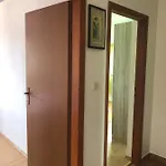 Sara *
